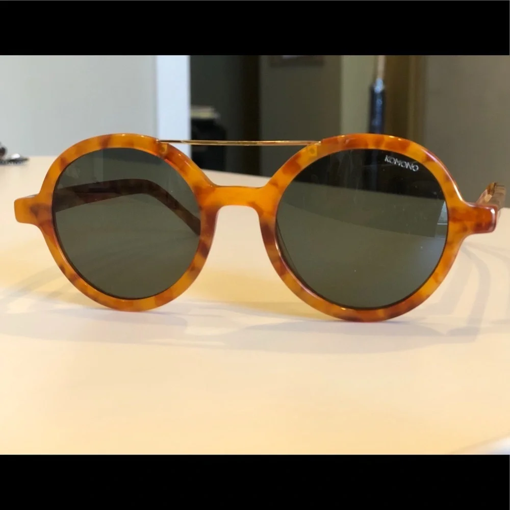 KOMONO Vivien Caramel Demi Sunglasses (NEW) tortoise round
